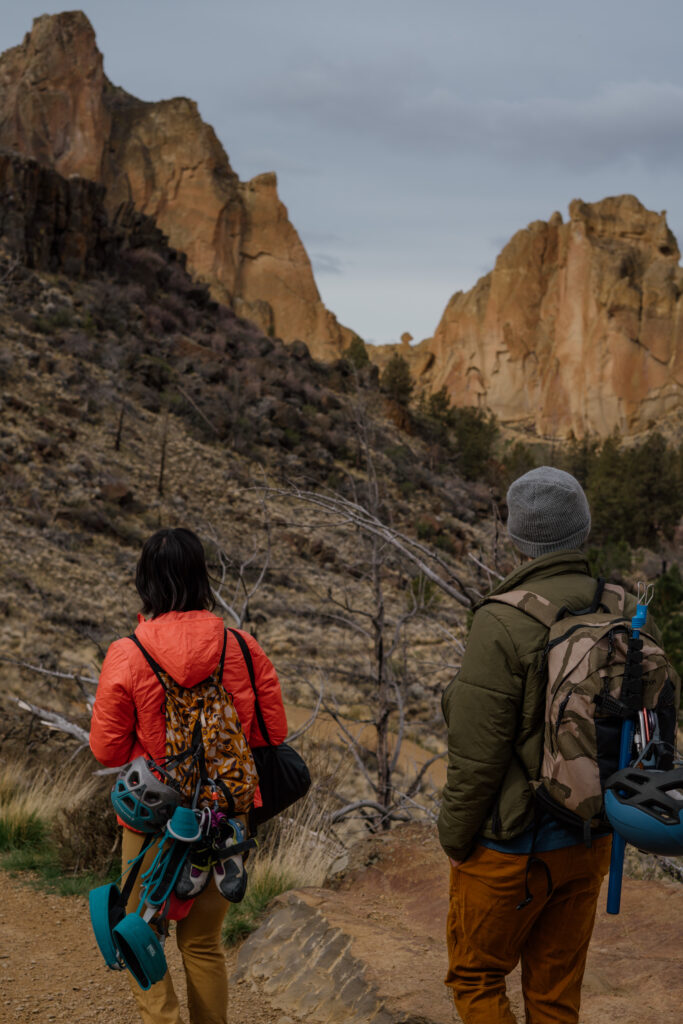 Couple walking during their climbing photos session in Oregon.