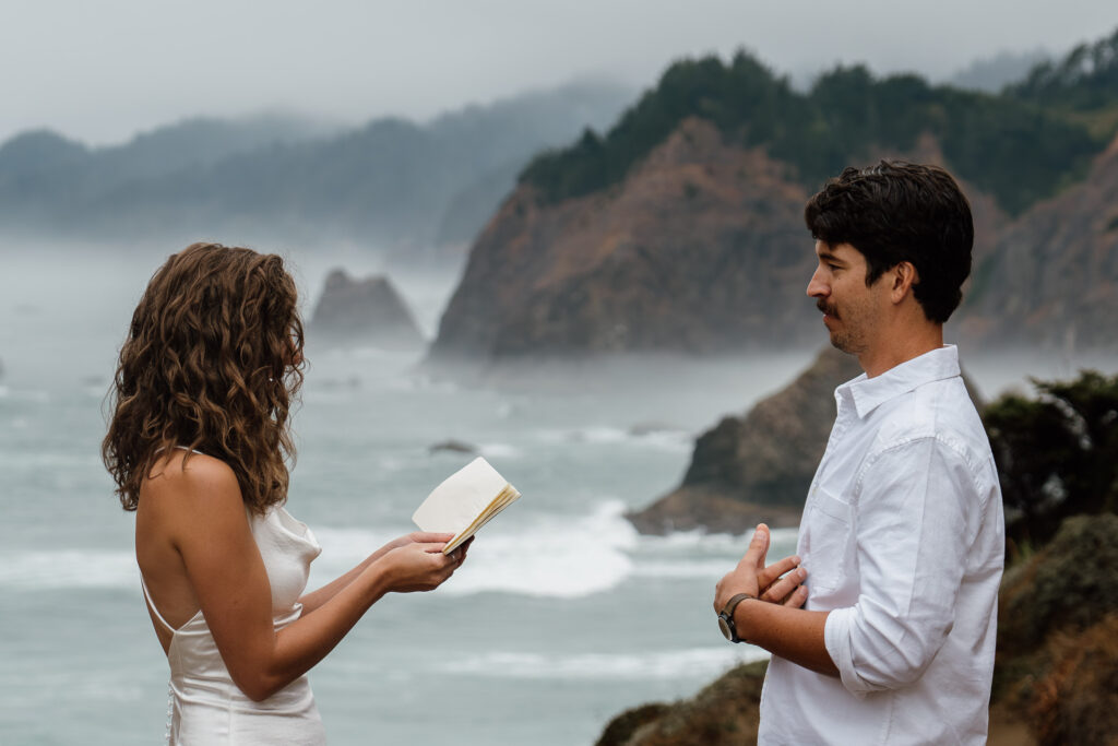 Couple exchanging their vows during their Samuel H Boardman hiking elopement in Brookings, Oregon.