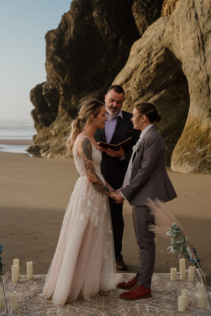 Oregon beach elopement ceremony