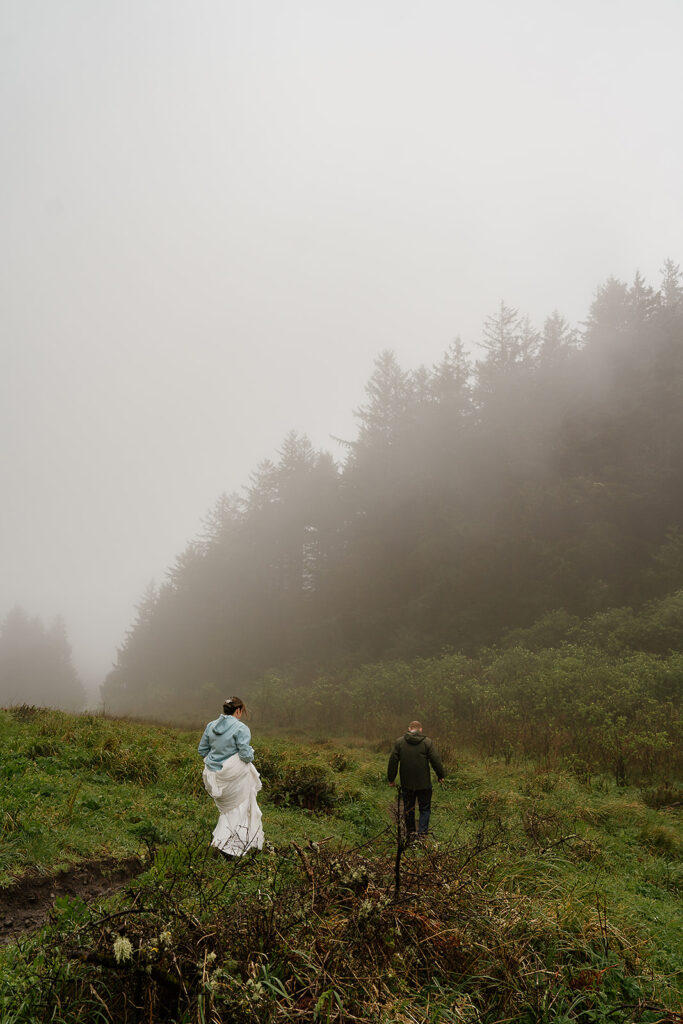 Couple hiking up to Elk Flats