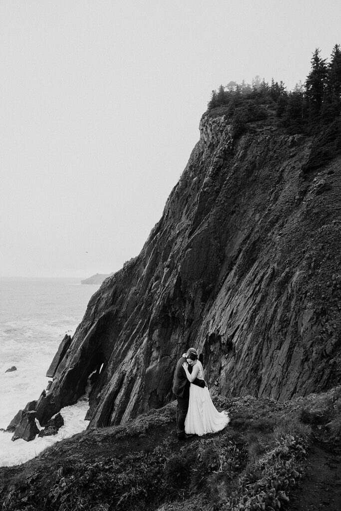 An Oregon Coast cliffside elopement