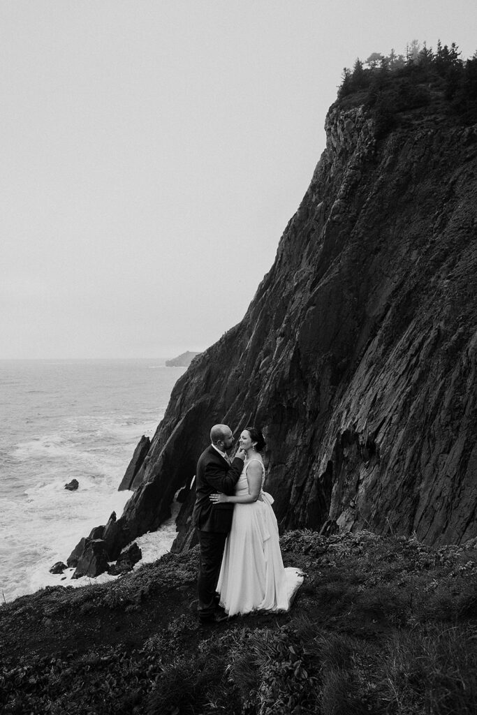 An Oregon Coast cliffside elopement