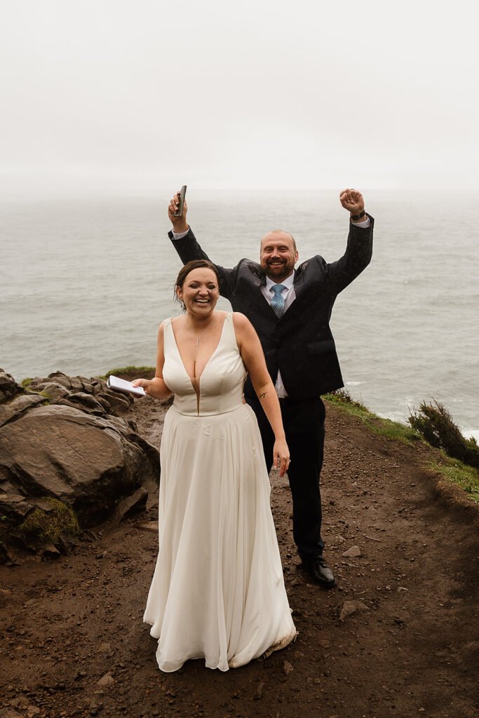 An Oregon Coast cliffside elopement