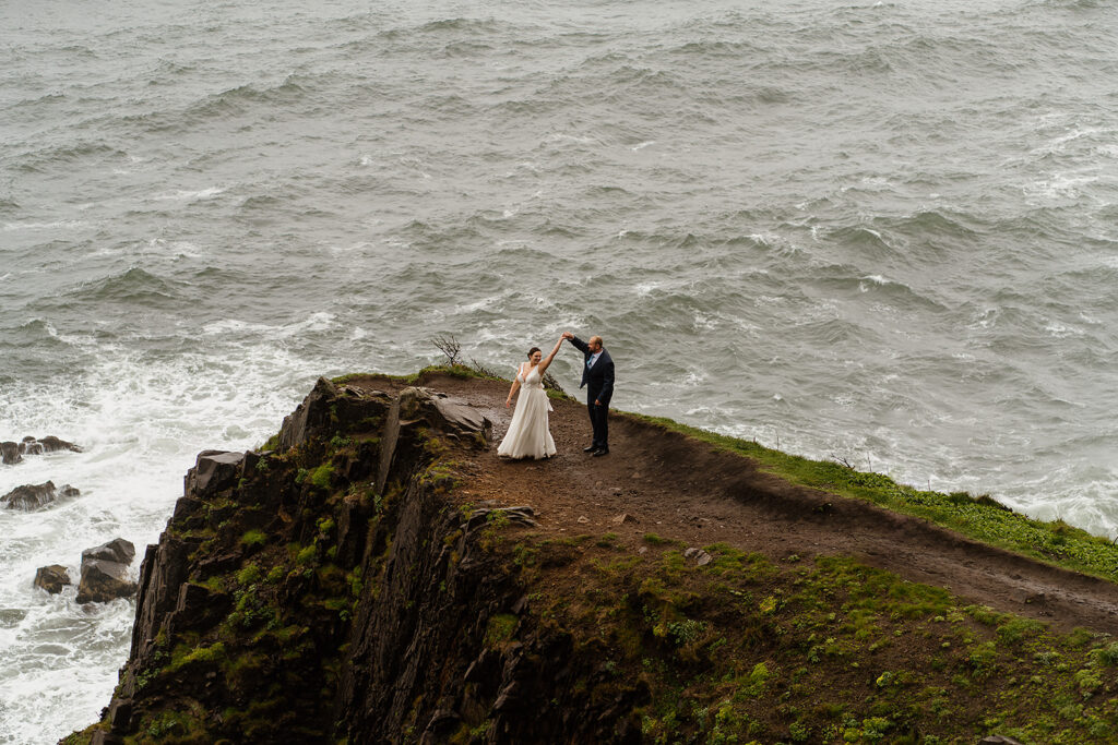 An Oregon Coast cliffside elopement