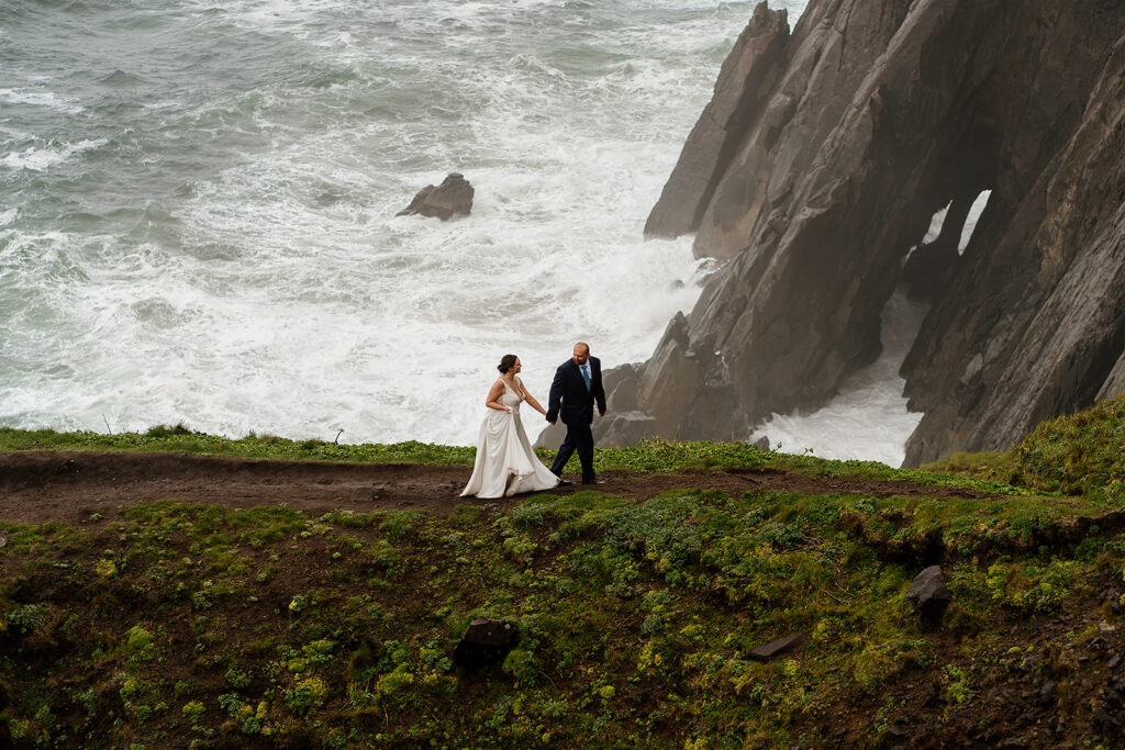 An Oregon Coast cliffside elopement