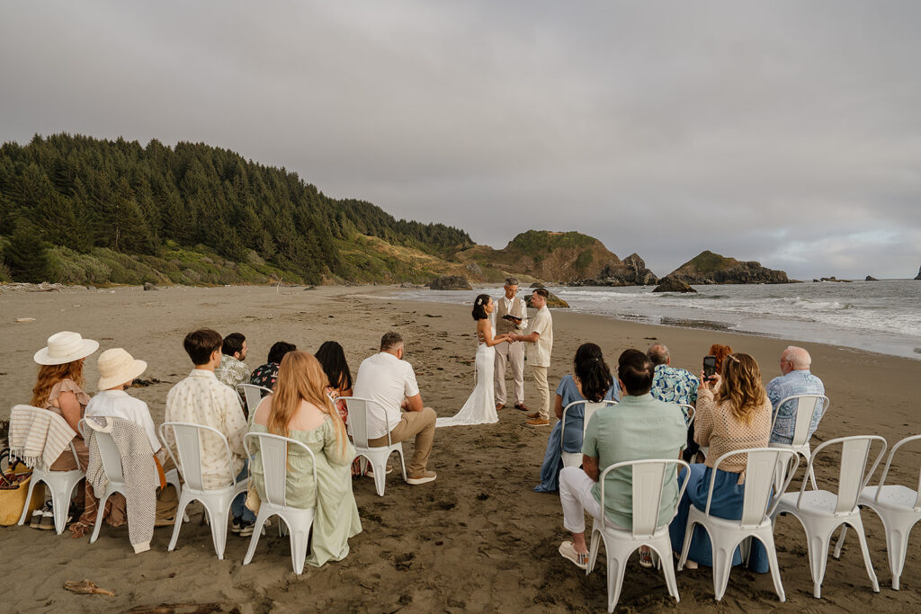 An Oregon micro wedding on Lone Ranch Beach in Brookings