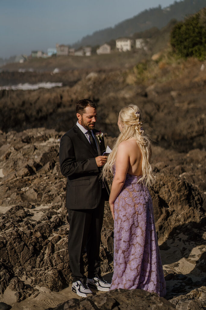 Private vows for an elopement in Oregon at Cape Perpetua