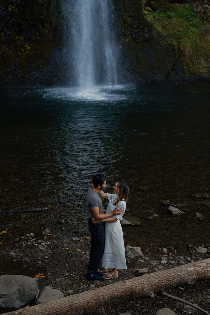 Couples photo session at Horsetail Falls