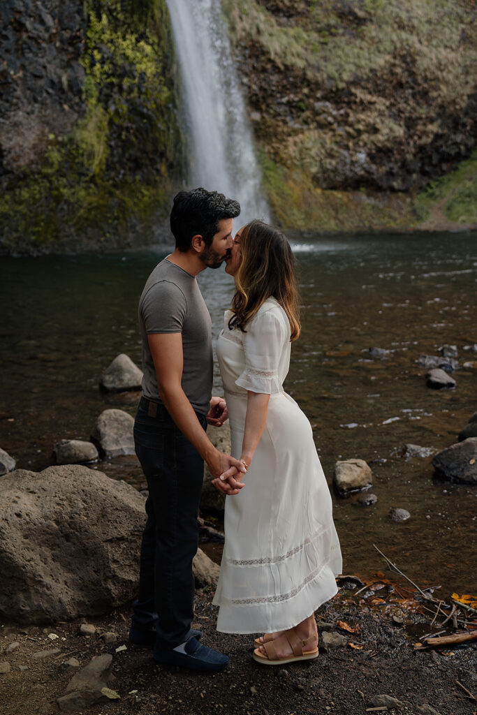 Couples photo session at Horsetail Falls