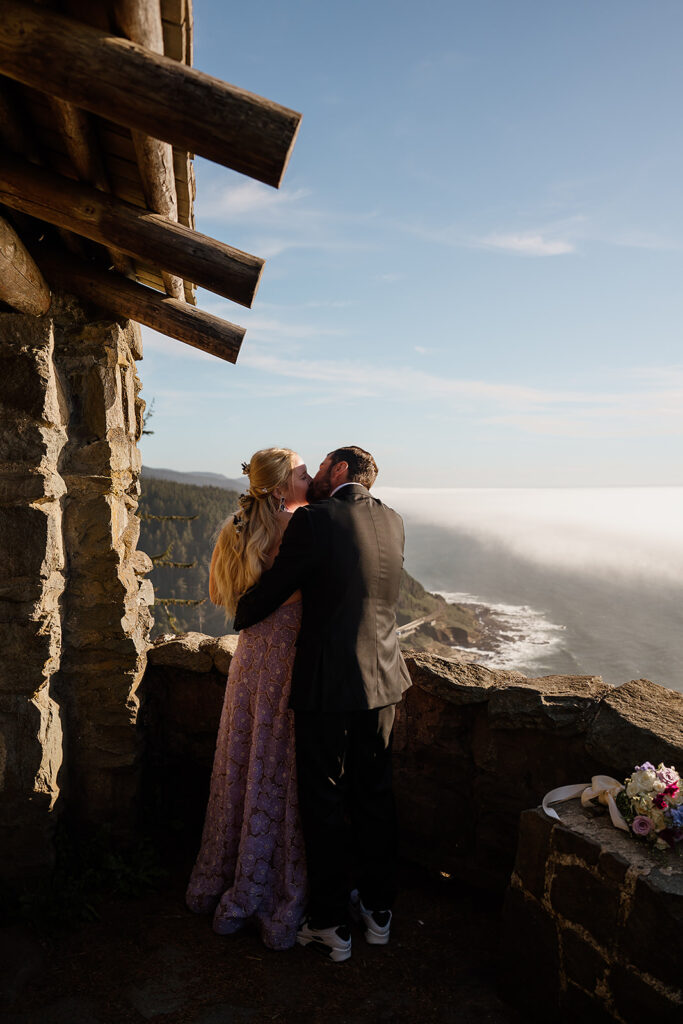 Oregon elopement couples portraits at Thor's Well