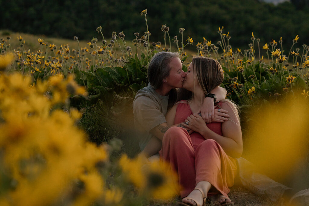 Sunset couple pictures in Oregon surrounded by wildflowers
