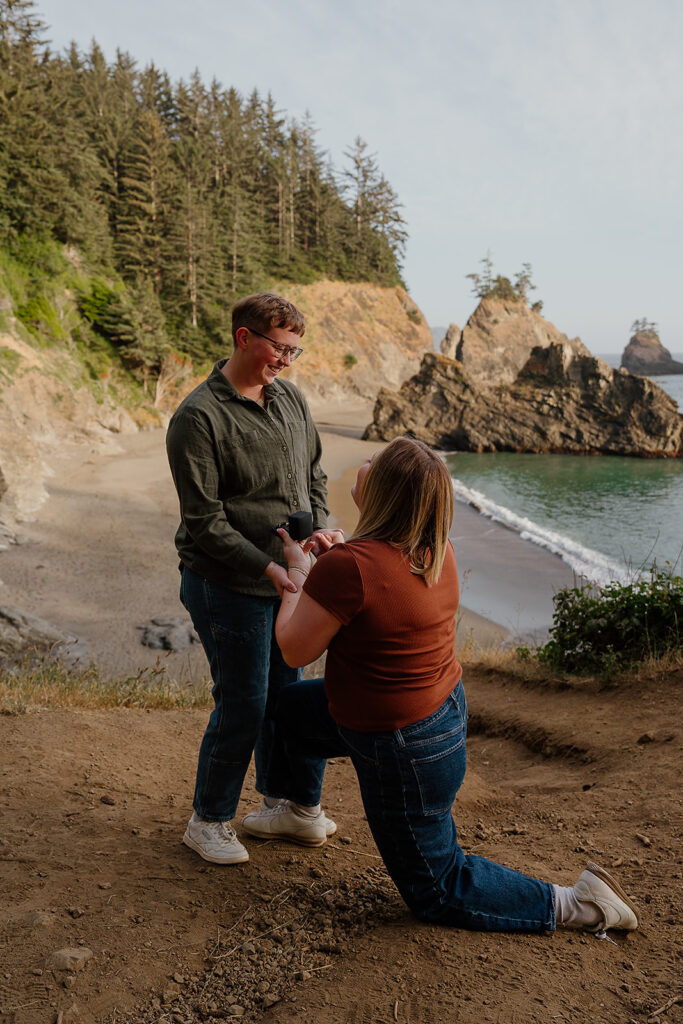 A surprise proposal at Secret Beach on the Oregon Coast