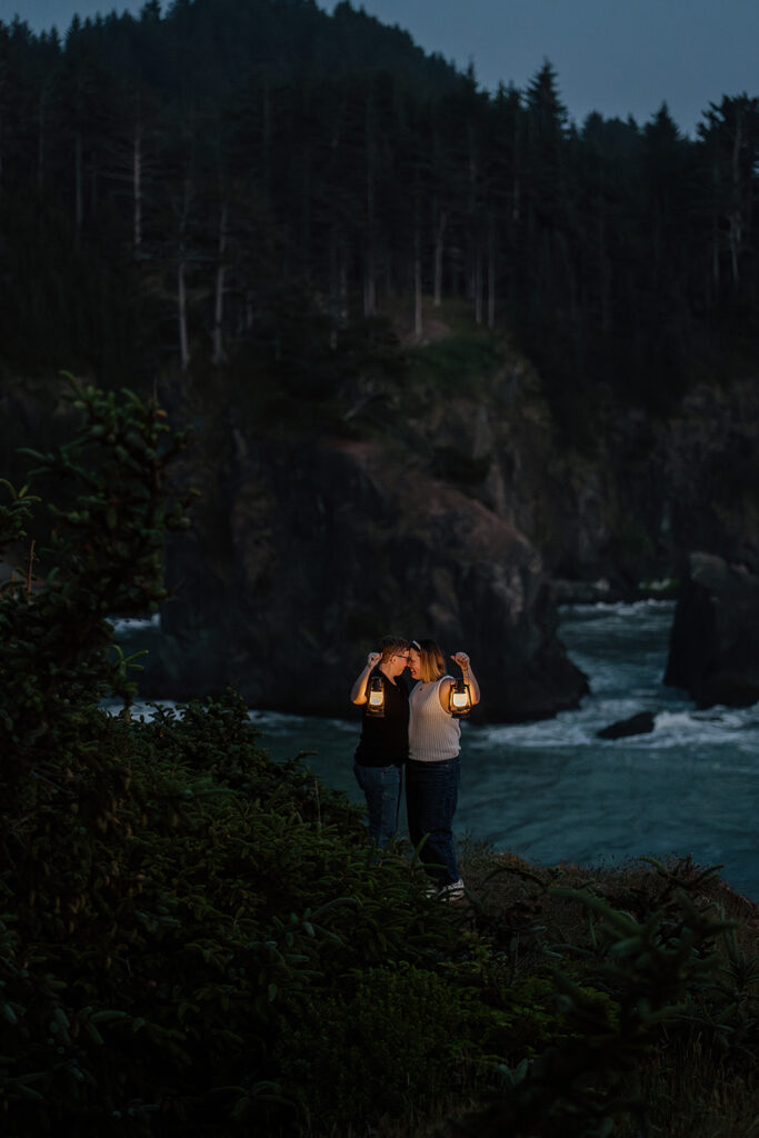 Oregon Coast engagement photos with lanterns