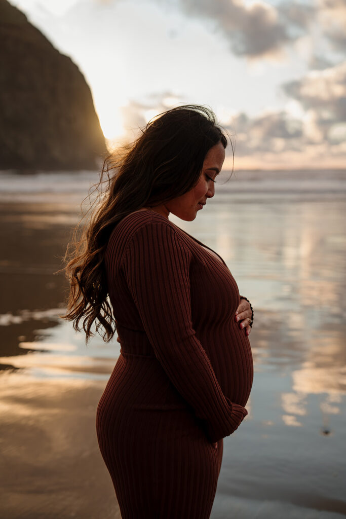 beach maternity shoot at Cannon Beach