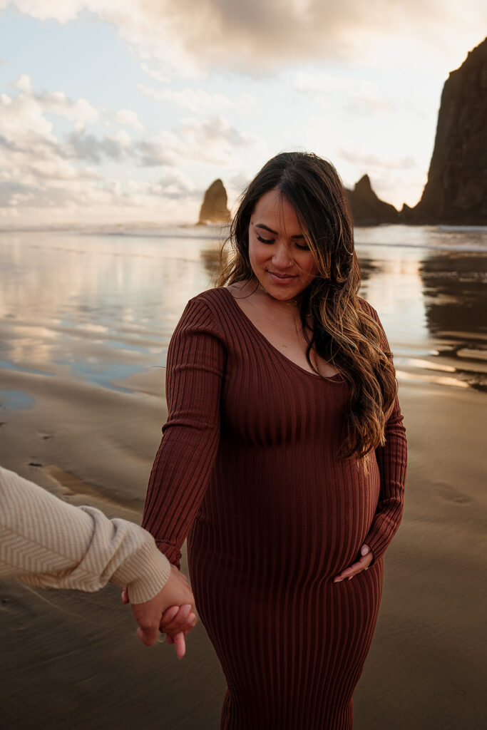 beach maternity shoot at Cannon Beach