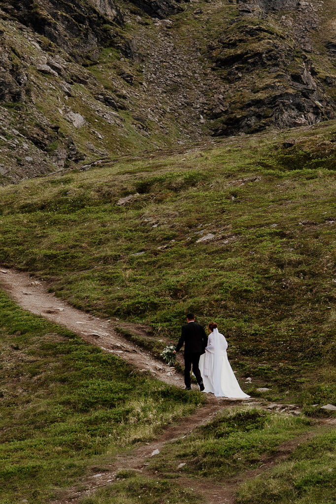 Alaska elopement photos on Hatcher Pass