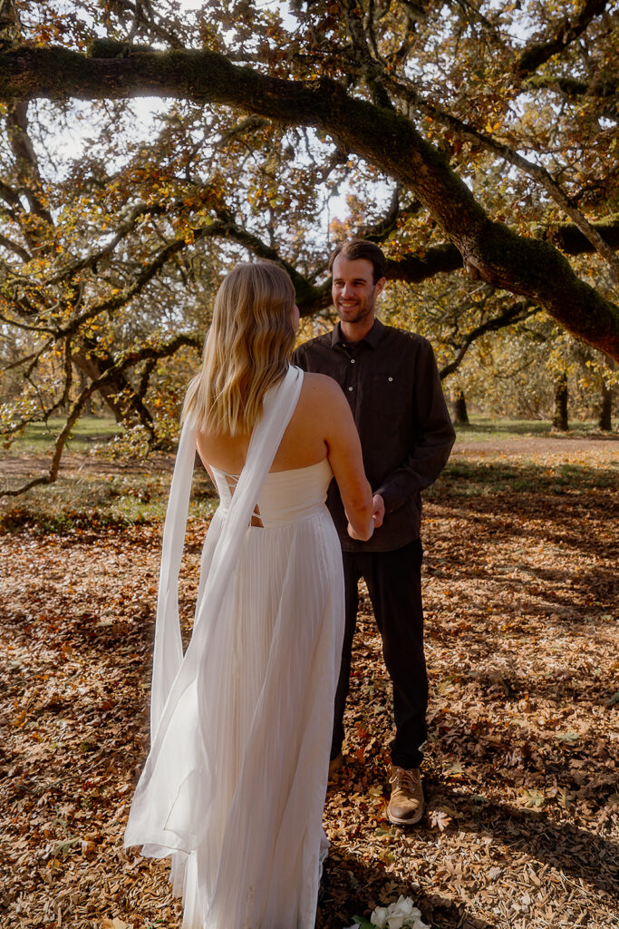 Fall engagement photos in Oregon
