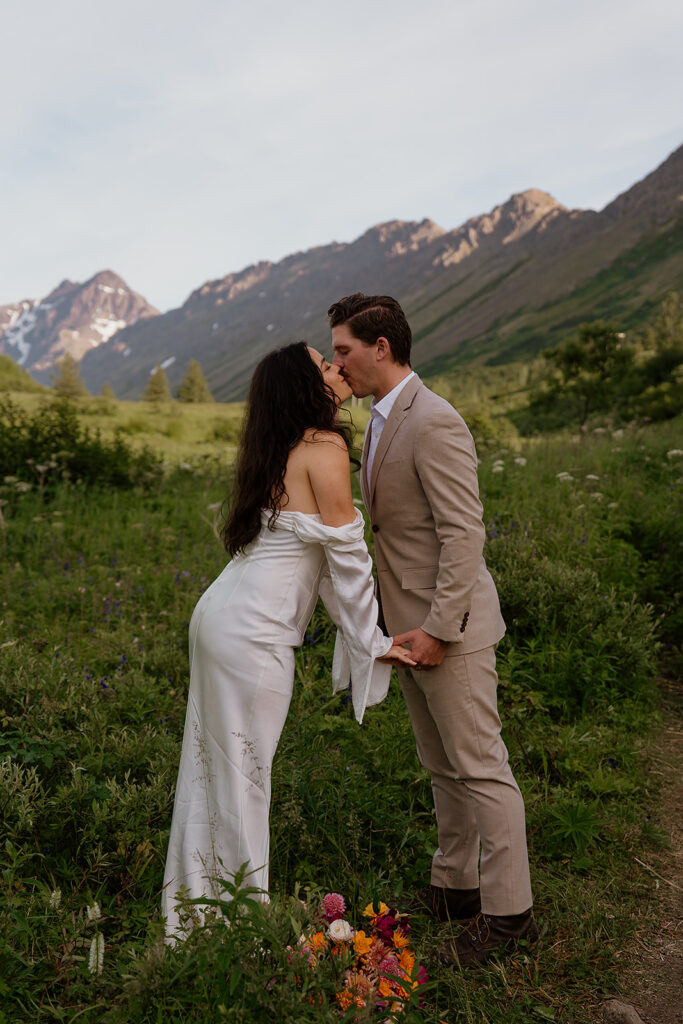 Couple chooses to elope in Alaska at Flattop Mountain