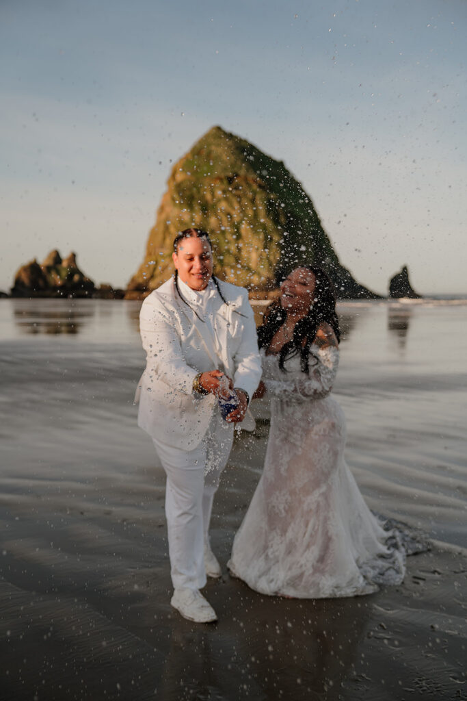 Sunny Oregon Coast elopement photos on the beach