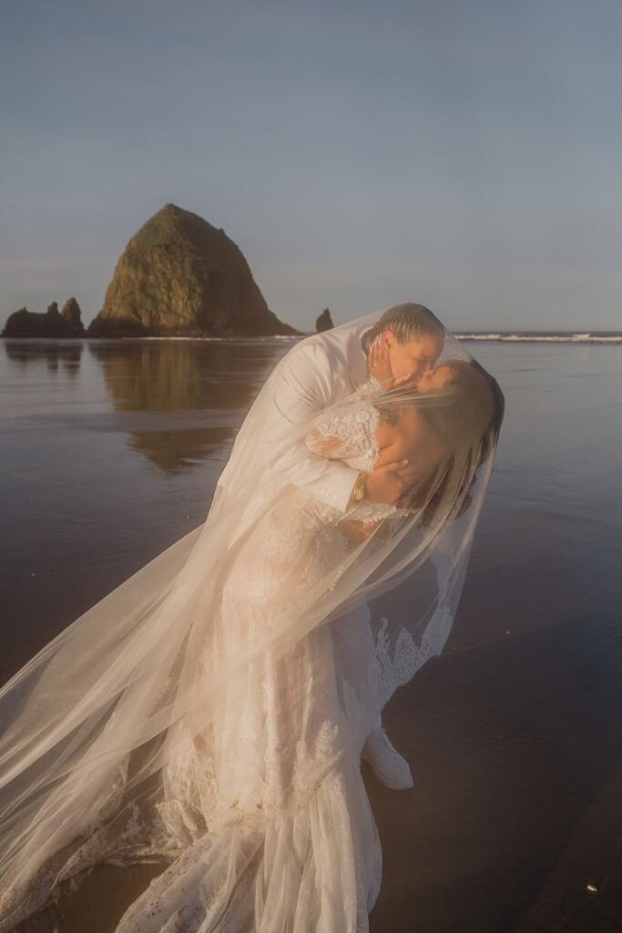 Sunny Oregon Coast elopement photos on the beach