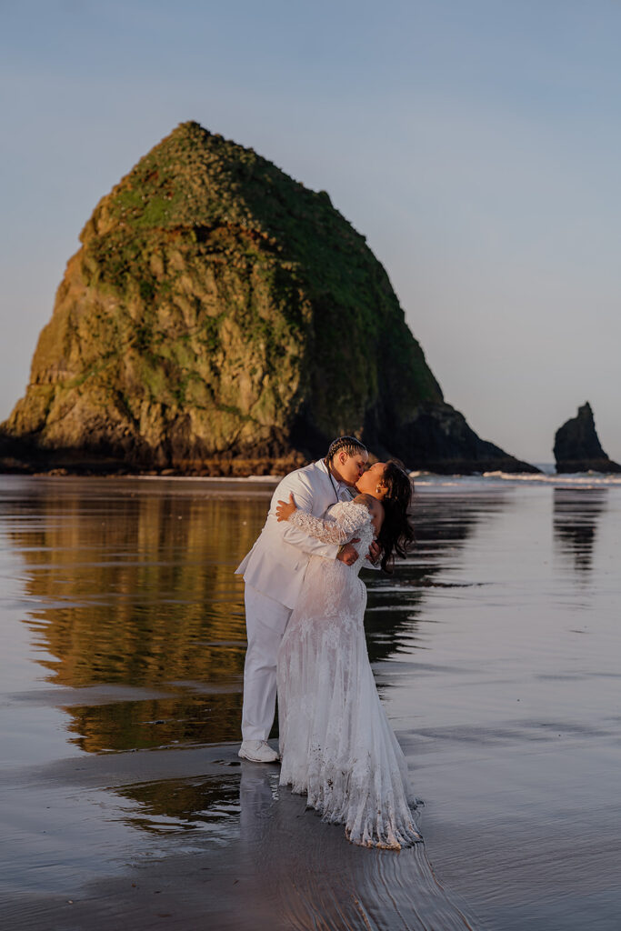 Sunny Oregon Coast elopement photos on the beach