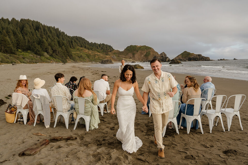 Couple getting married on the Oregon Coast at Samuel H Boardman